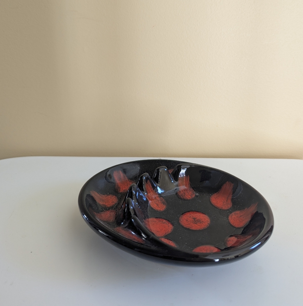1970s MCM VINTAGE RED ATOMIC CERAMIC ASHTRAY